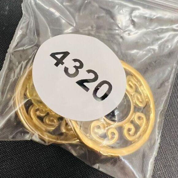 Vintage Carol Dauplaise Brushed Satin Gold Lace Black Center Large Earrings - Picture 6 of 6